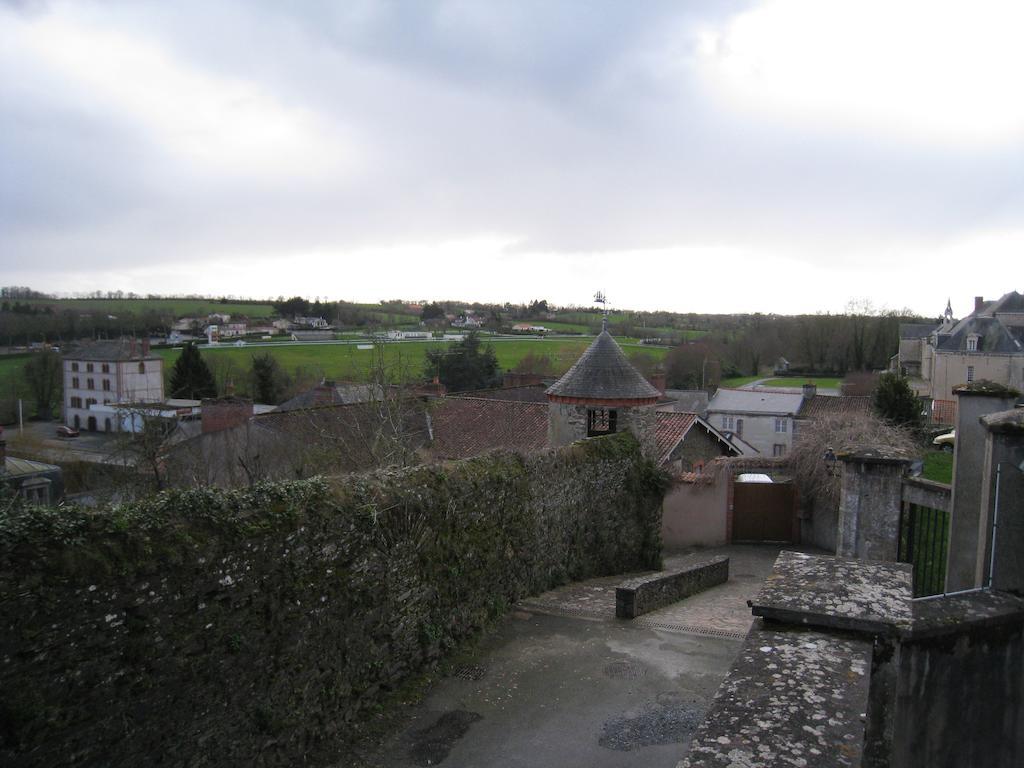 Le Logis Des Tourelles Bed & Breakfast Beaupréau Eksteriør bilde
