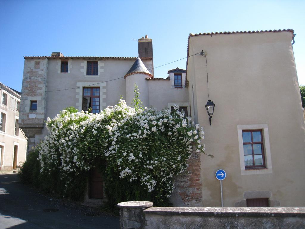 Le Logis Des Tourelles Bed & Breakfast Beaupréau Eksteriør bilde