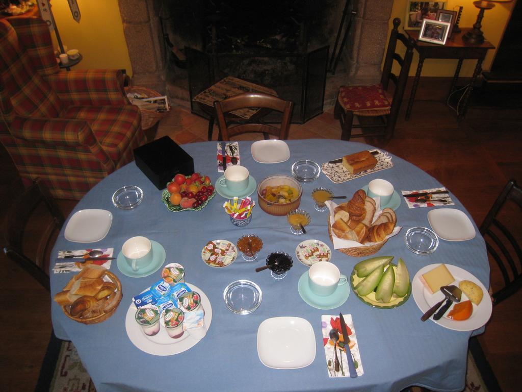 Le Logis Des Tourelles Bed & Breakfast Beaupréau Eksteriør bilde