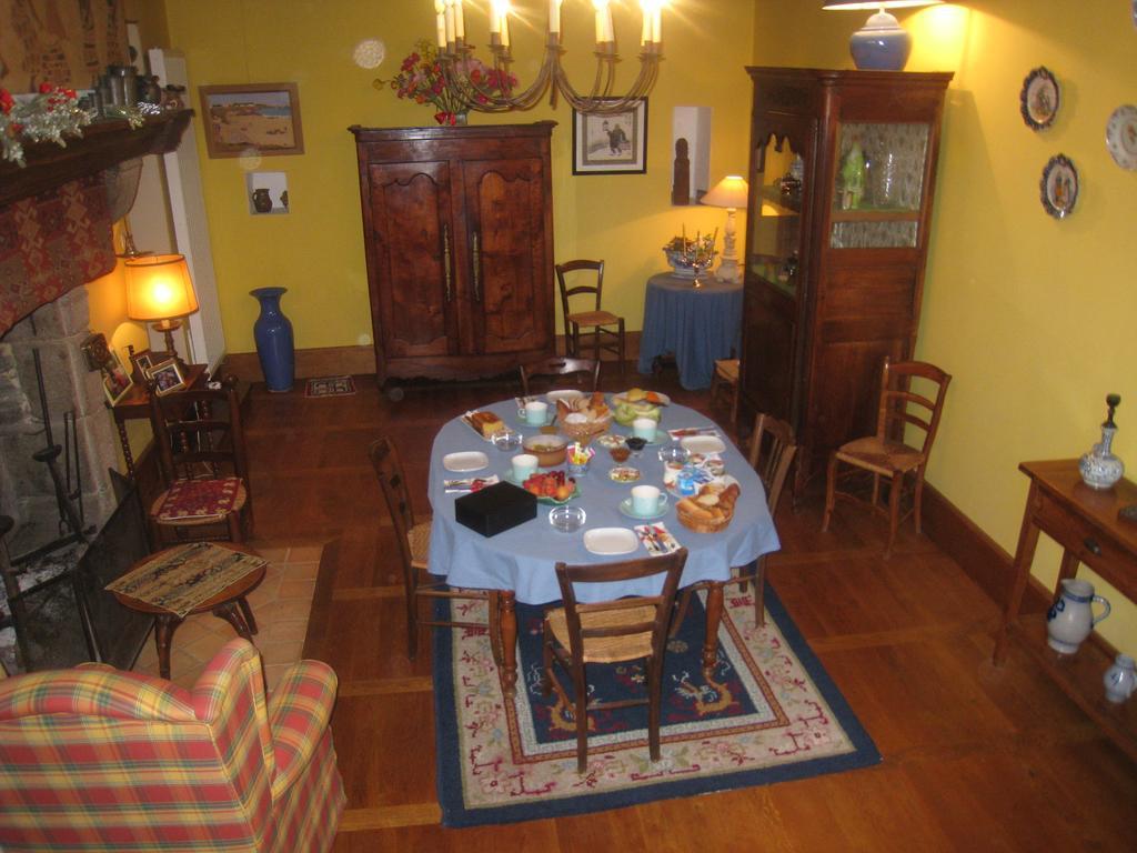Le Logis Des Tourelles Bed & Breakfast Beaupréau Eksteriør bilde